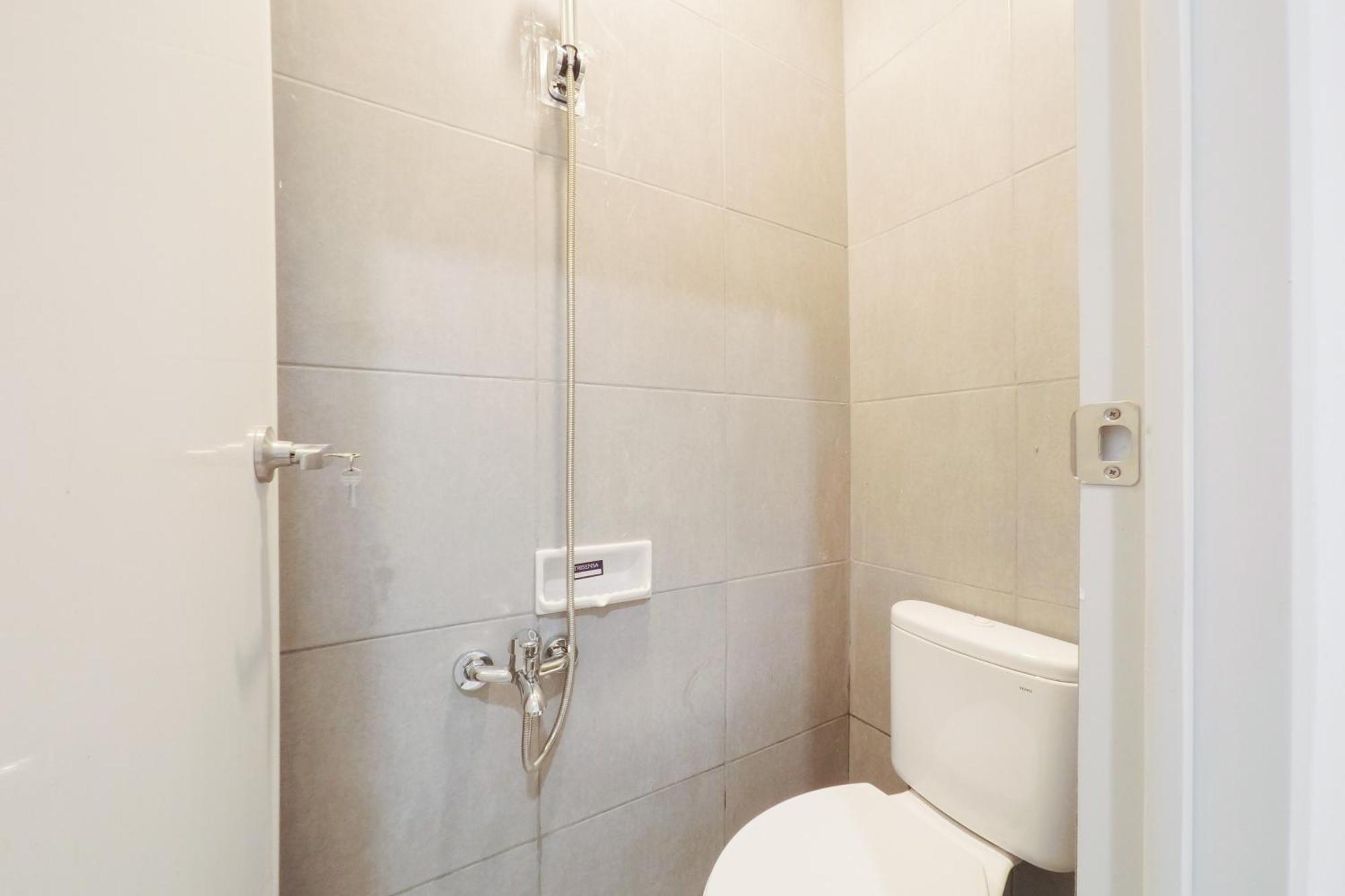 ホテル Reddoorz At Flamboyan Harapan Indah ブカシ エクステリア 写真